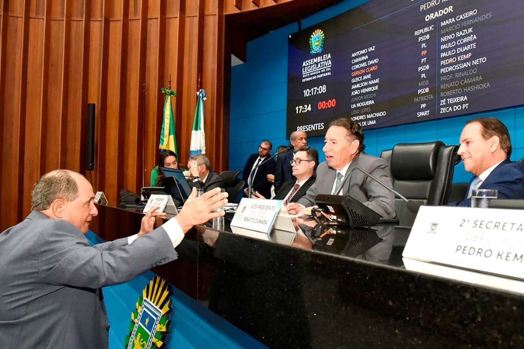 Deputados aprovam revisão geral em 5,06% a servidores em 2ª discussão